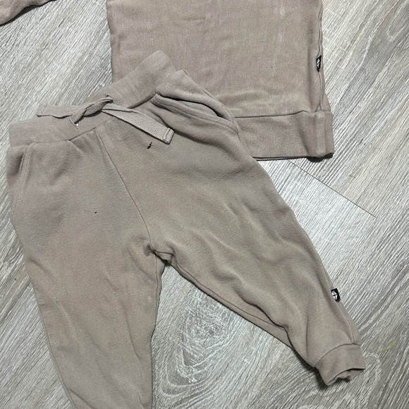 Kyte Jogger Set - Picture 2 of 2